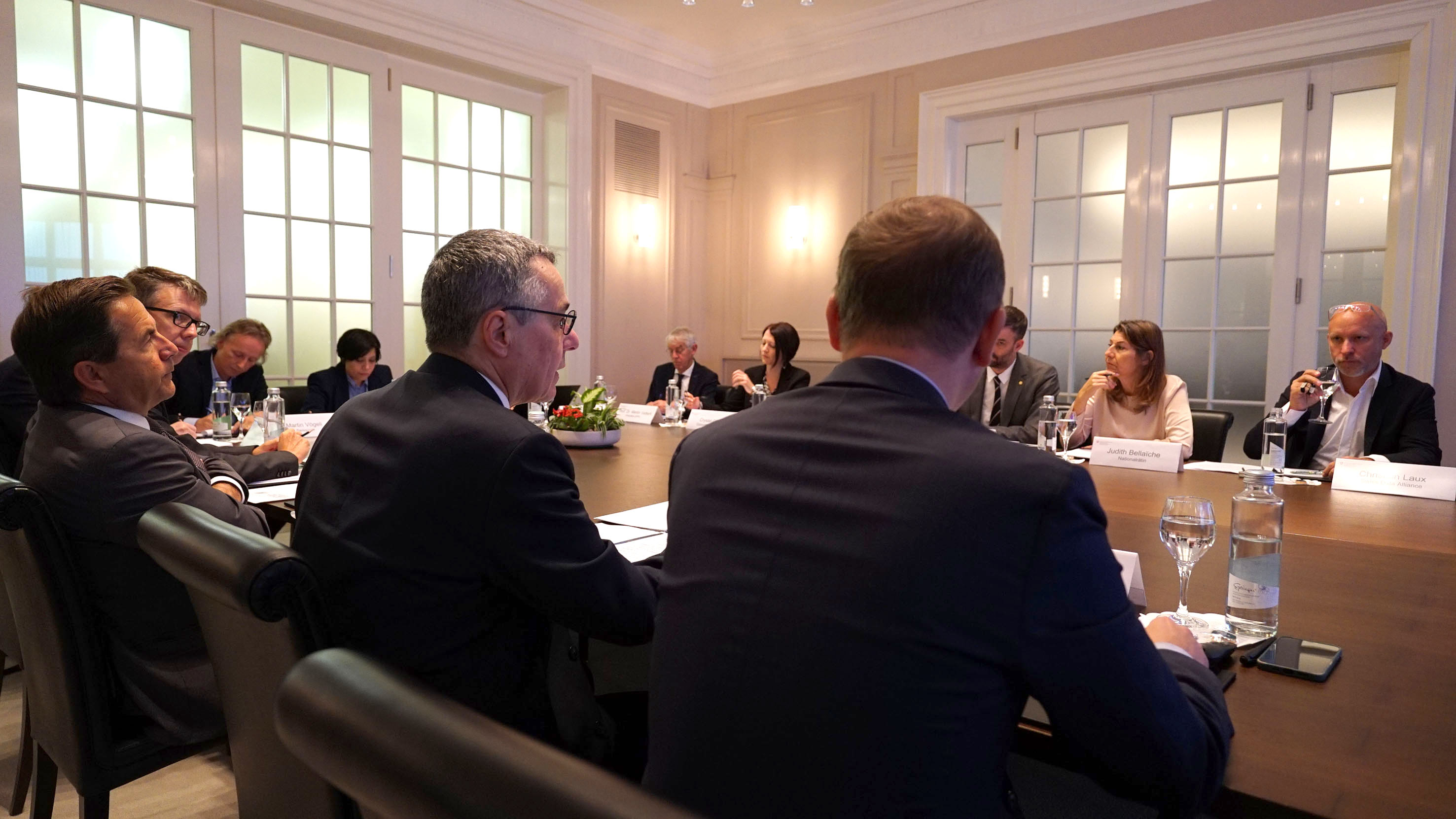 What can we do to promote digital sovereignty? That was the question addressed by the Digital Switzerland Advisory Committee chaired by Federal Councillor Ignazio Cassis. Digital sovereignty is a focus theme of the Digital Switzerland Strategy.